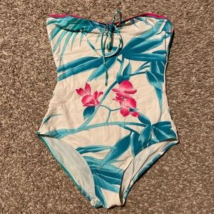 Leonard Paris floral halter one piece swimsuit Sz 38 IT, Sz S US